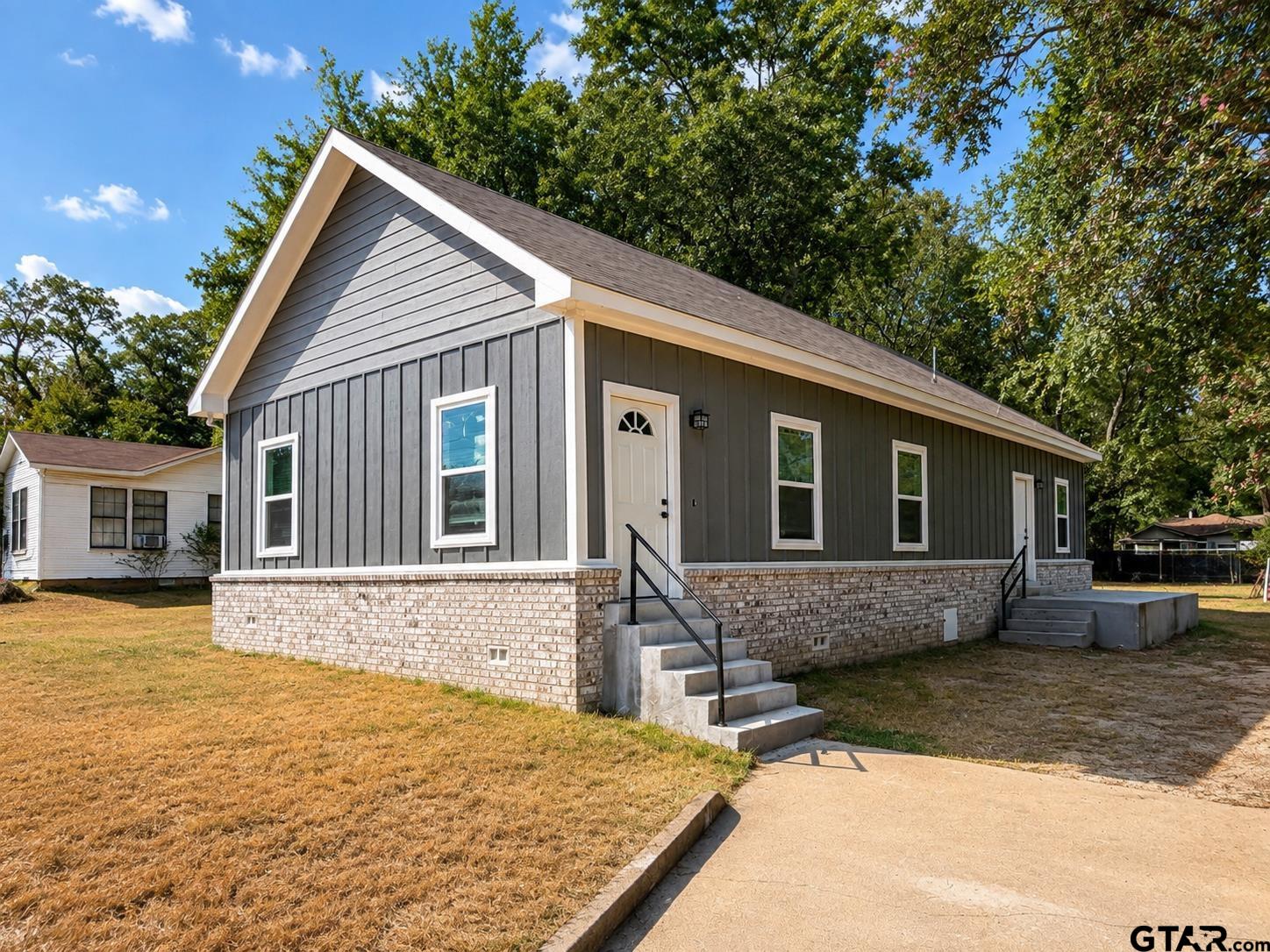 102 E Hillsboro