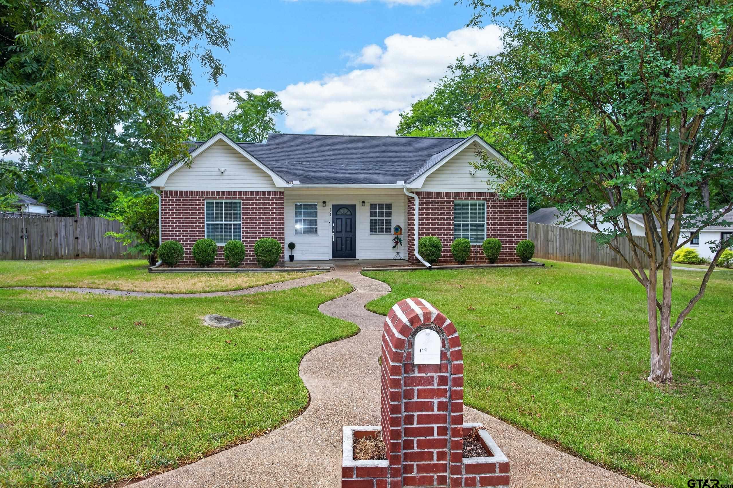 108 Viewcrest Property Photo 1