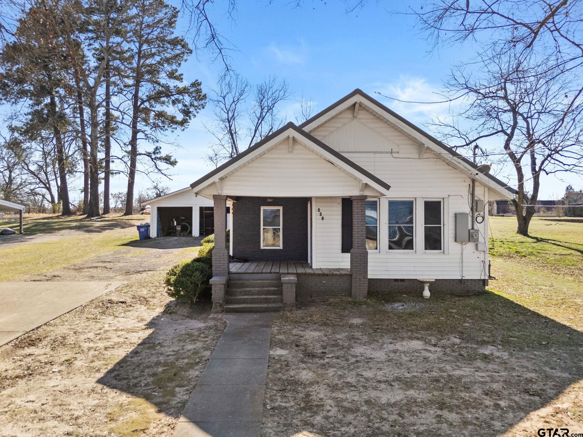 605 Dallas St Property Photo 1