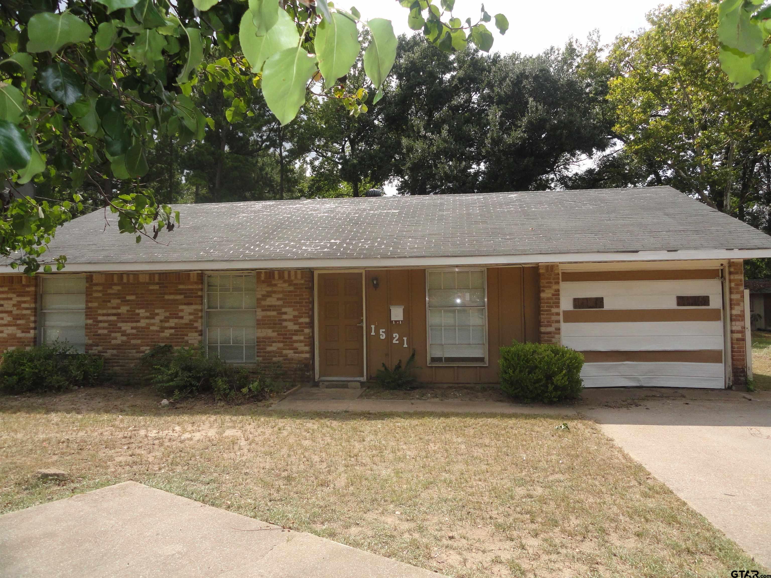 1521 S Academy Ave. Property Photo 1