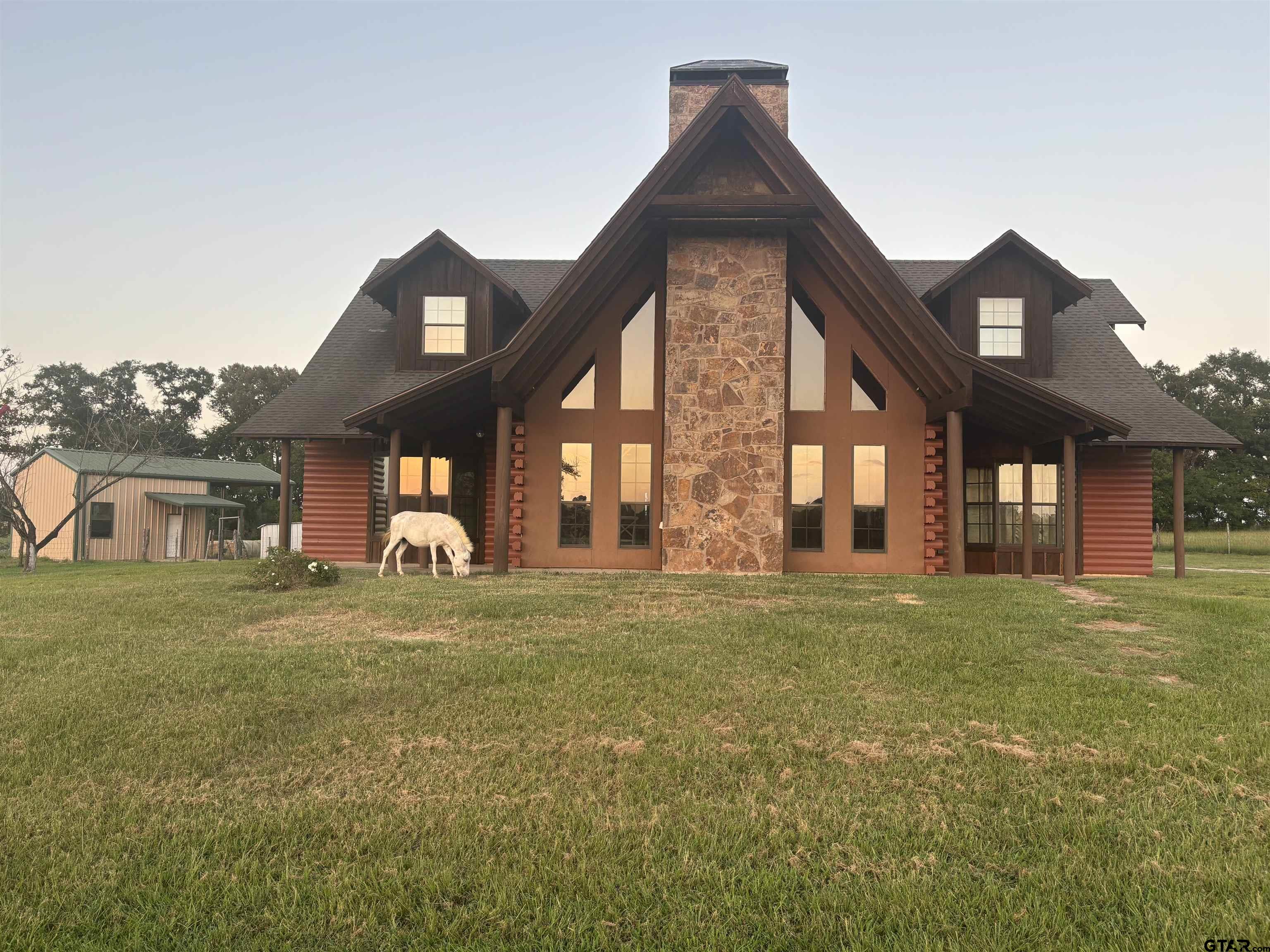 6466 County Road 2265 Property Photo 1