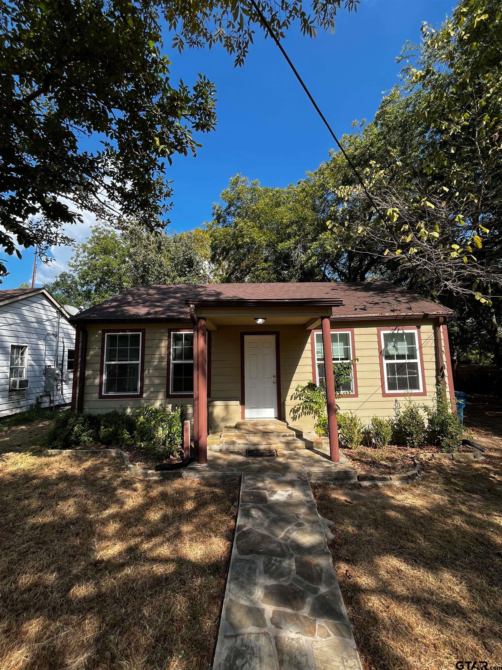 105 S Lide Ave Property Photo 1