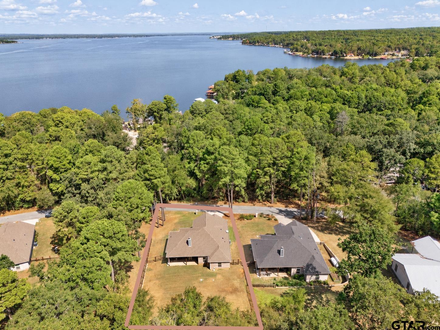 20851 Lakeview Dr Property Photo 1