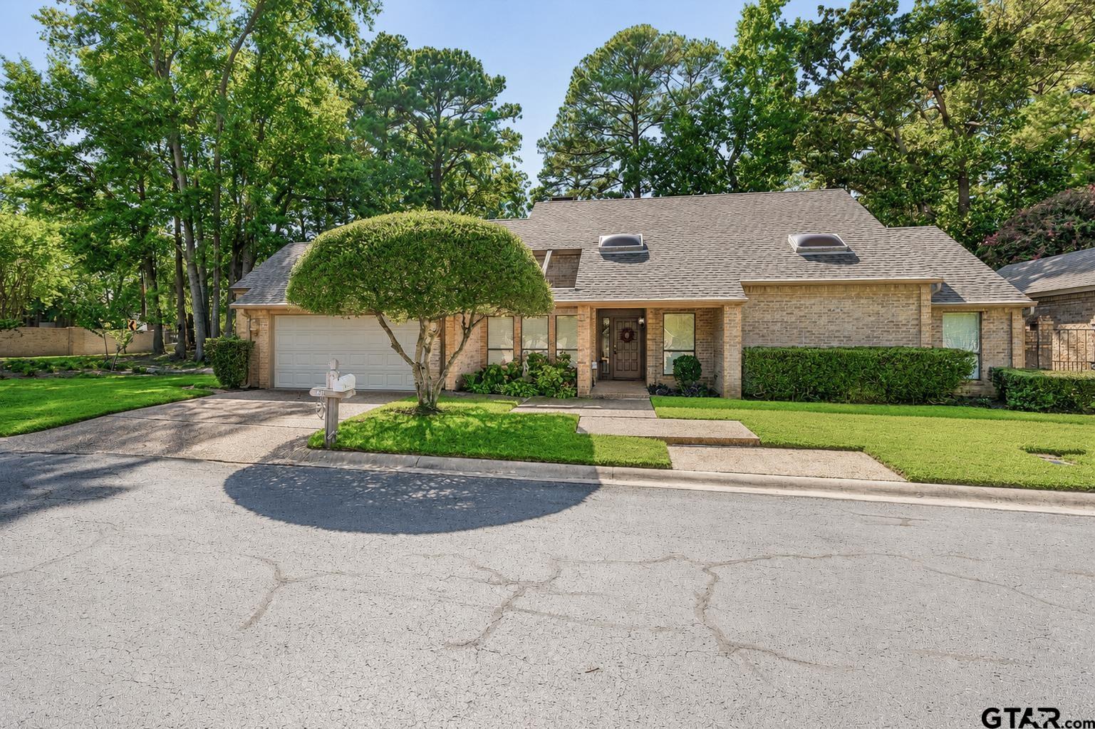 811 Ashford Court Property Photo 1
