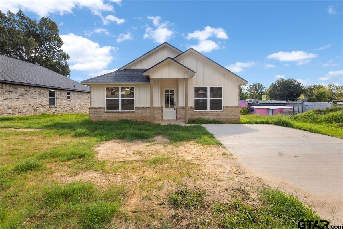 912 Nell Ave. Property Photo 1