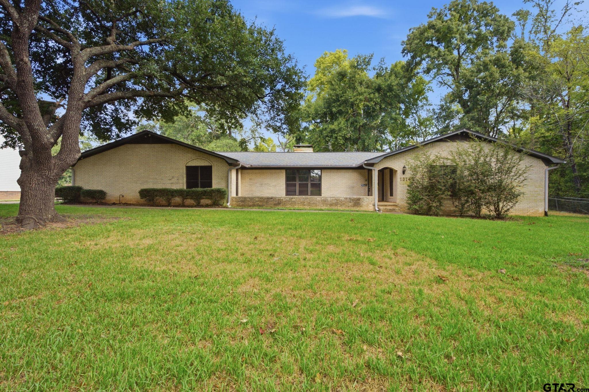 1314 Hillcrest Property Photo 1