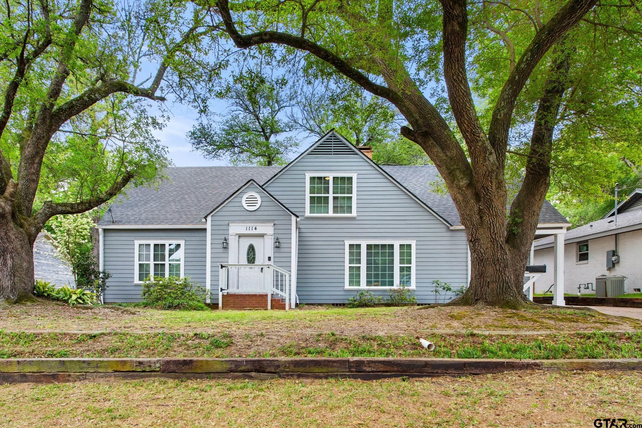 1114 W Camellia St Property Photo 1