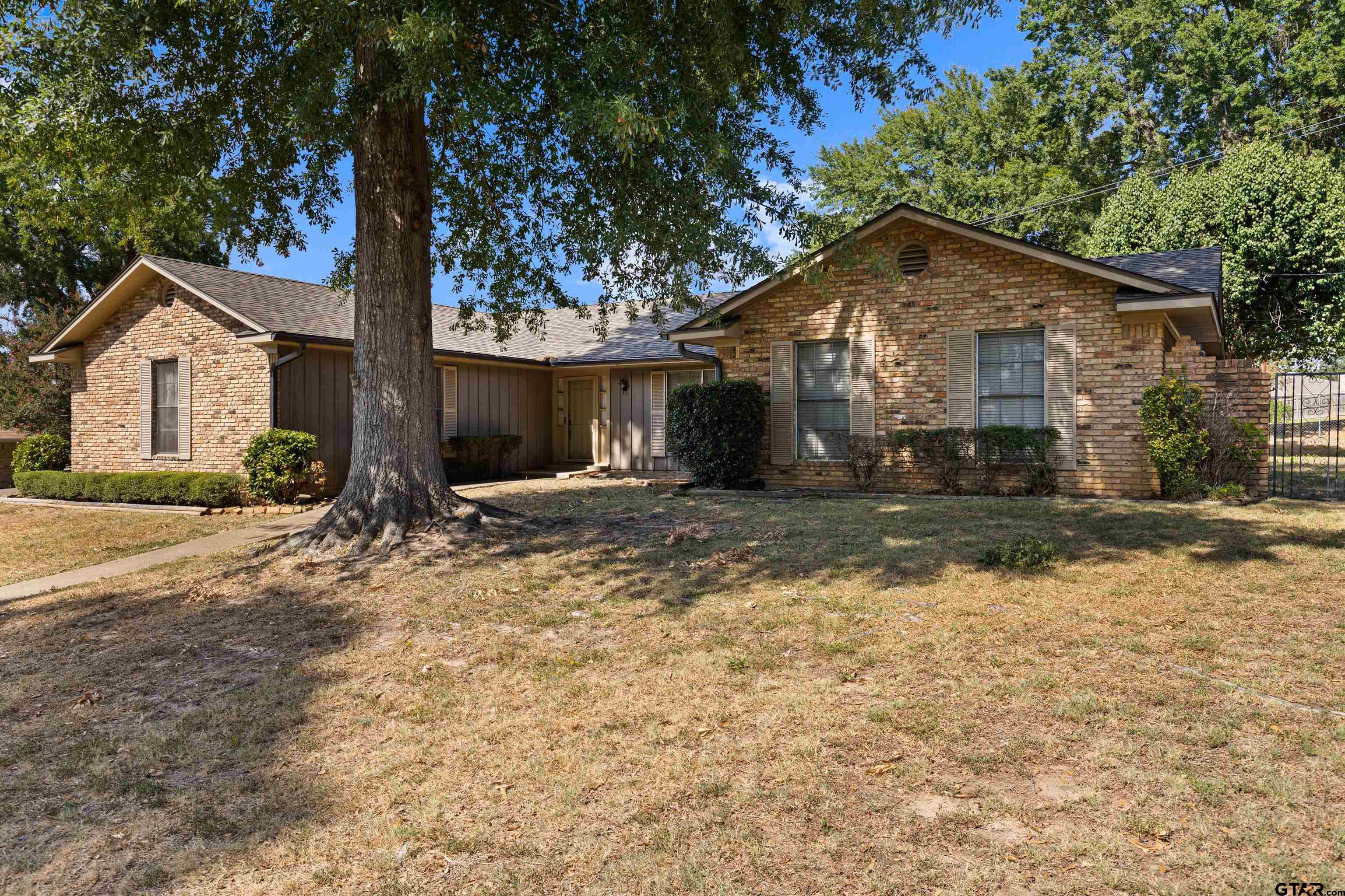 515 Berkshire Drive Property Photo 1