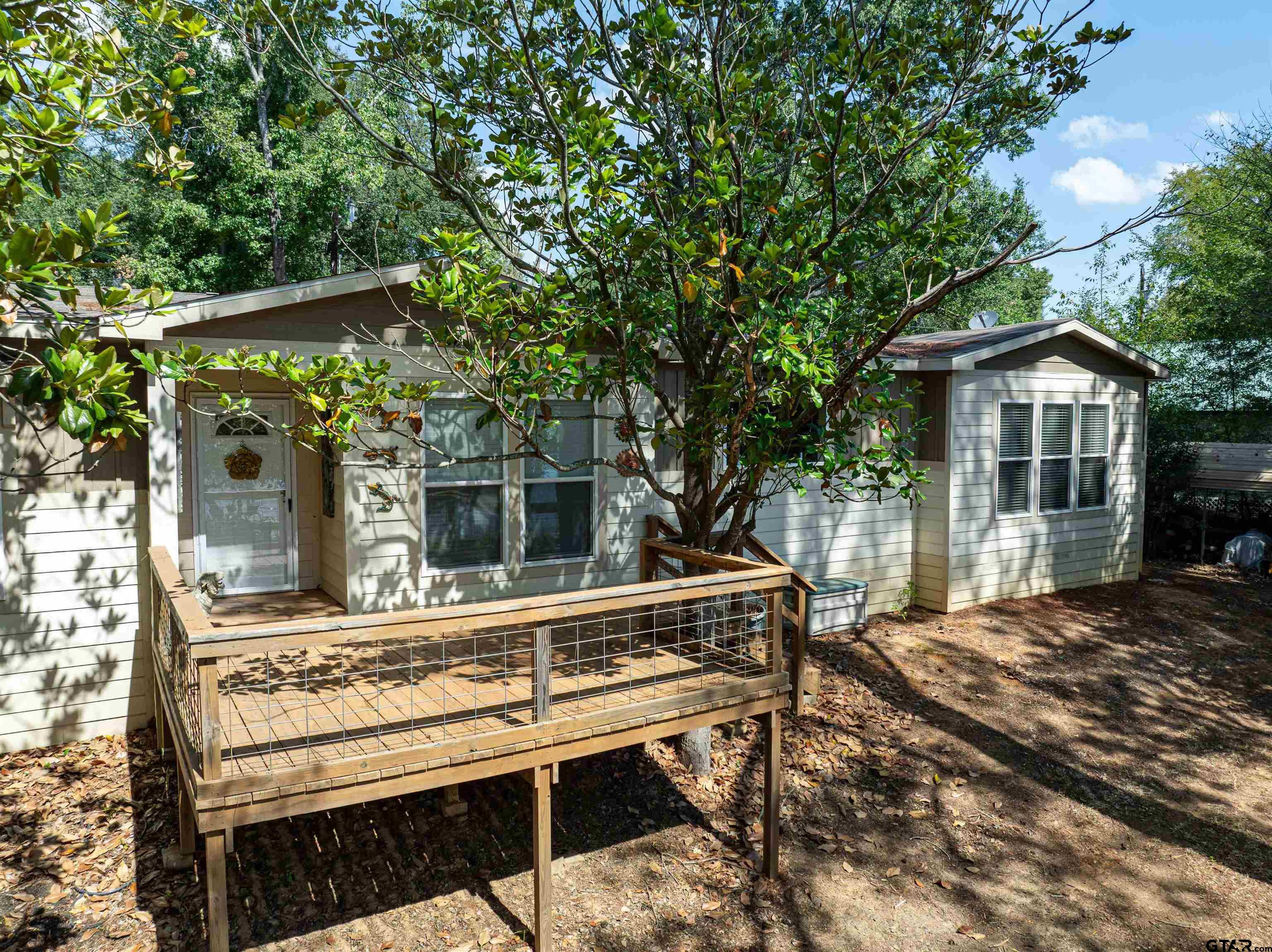 118 Piney Point Property Photo 1