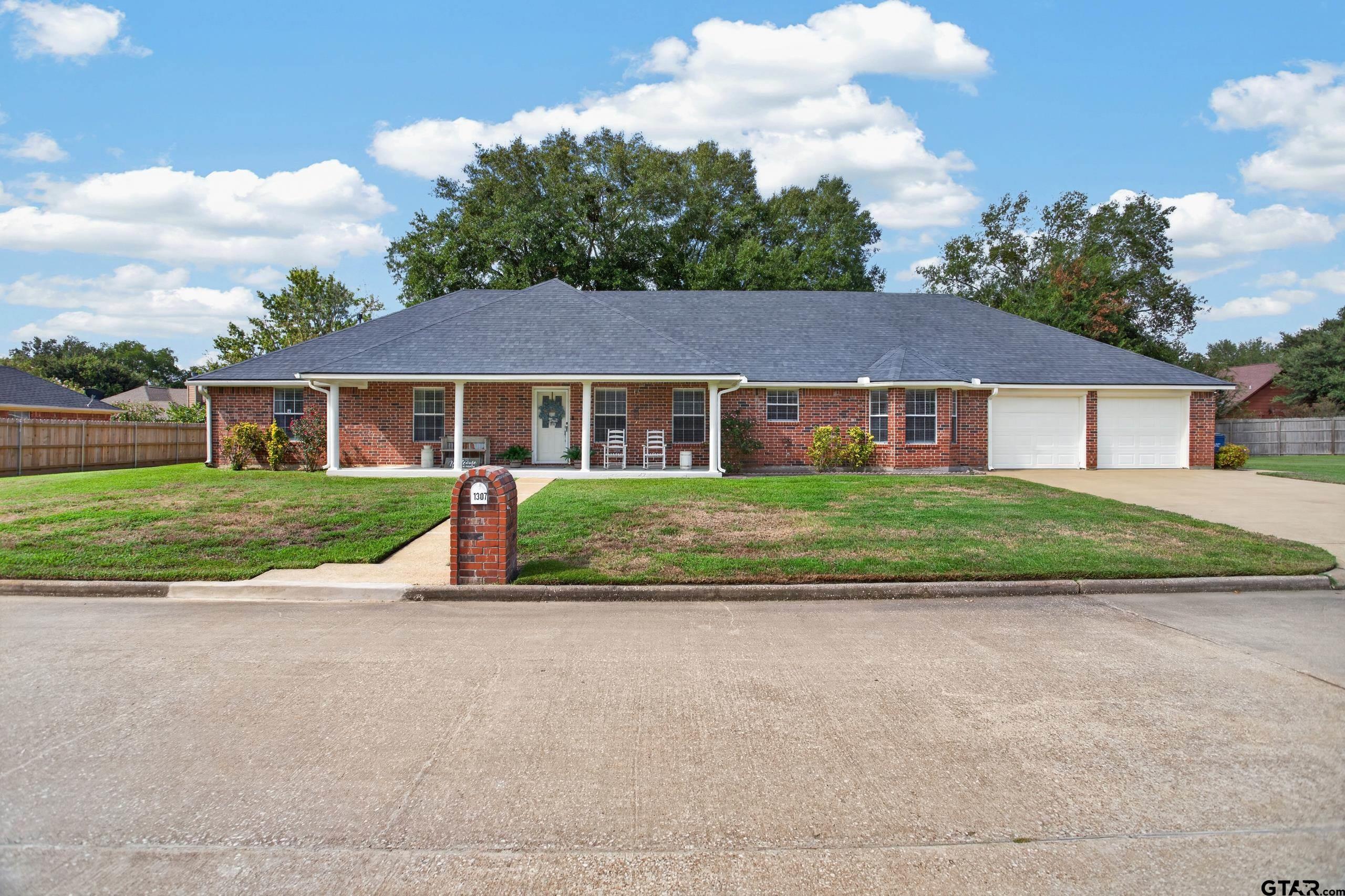 1307 Mary Lee Lane Property Photo 1