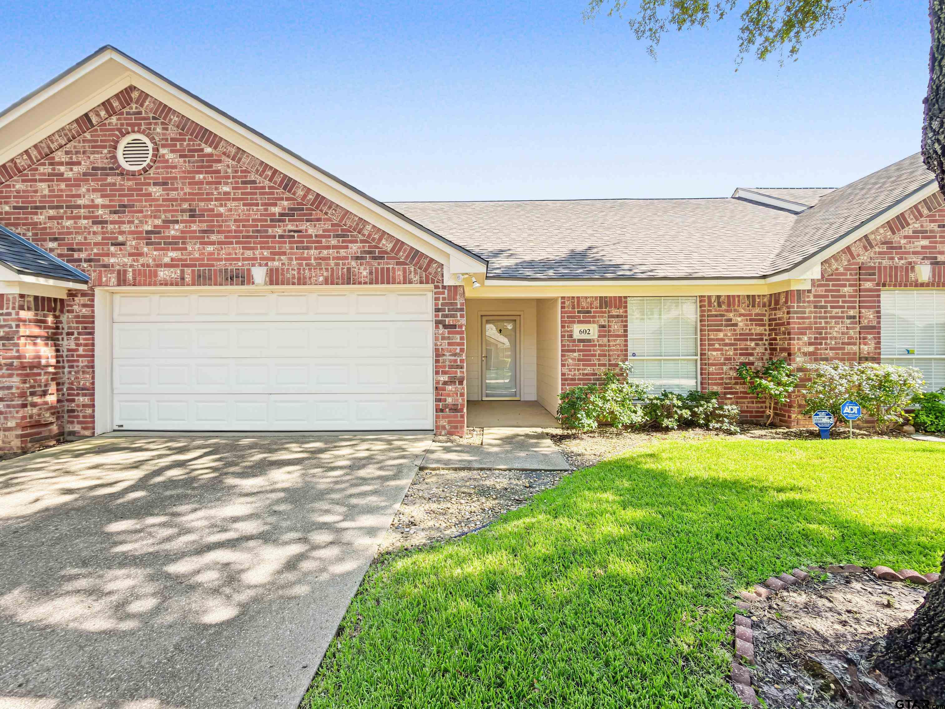 5401 Hollytree Dr, Unit 602 Property Photo 1