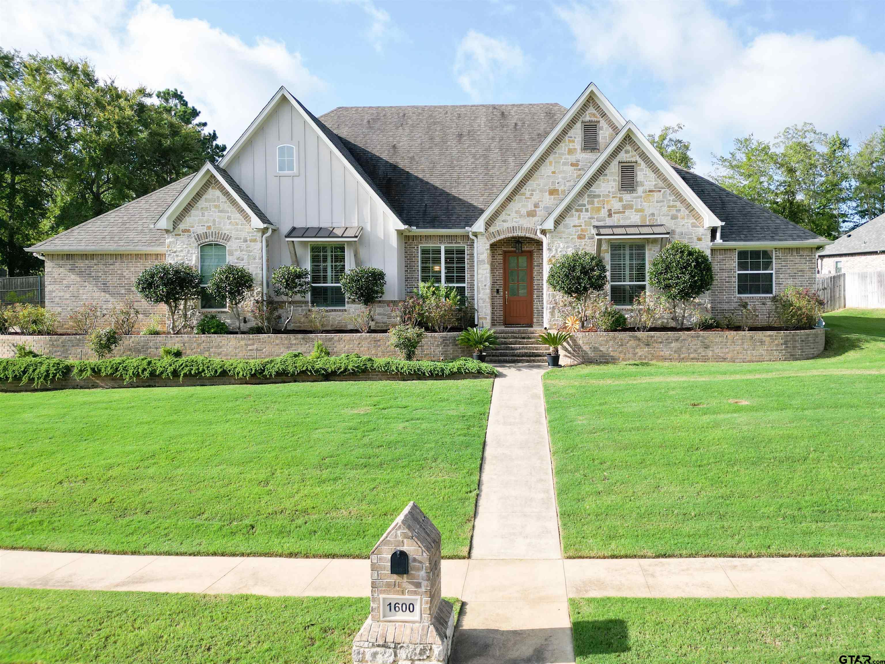 1600 Chaparrel Run Property Photo 1