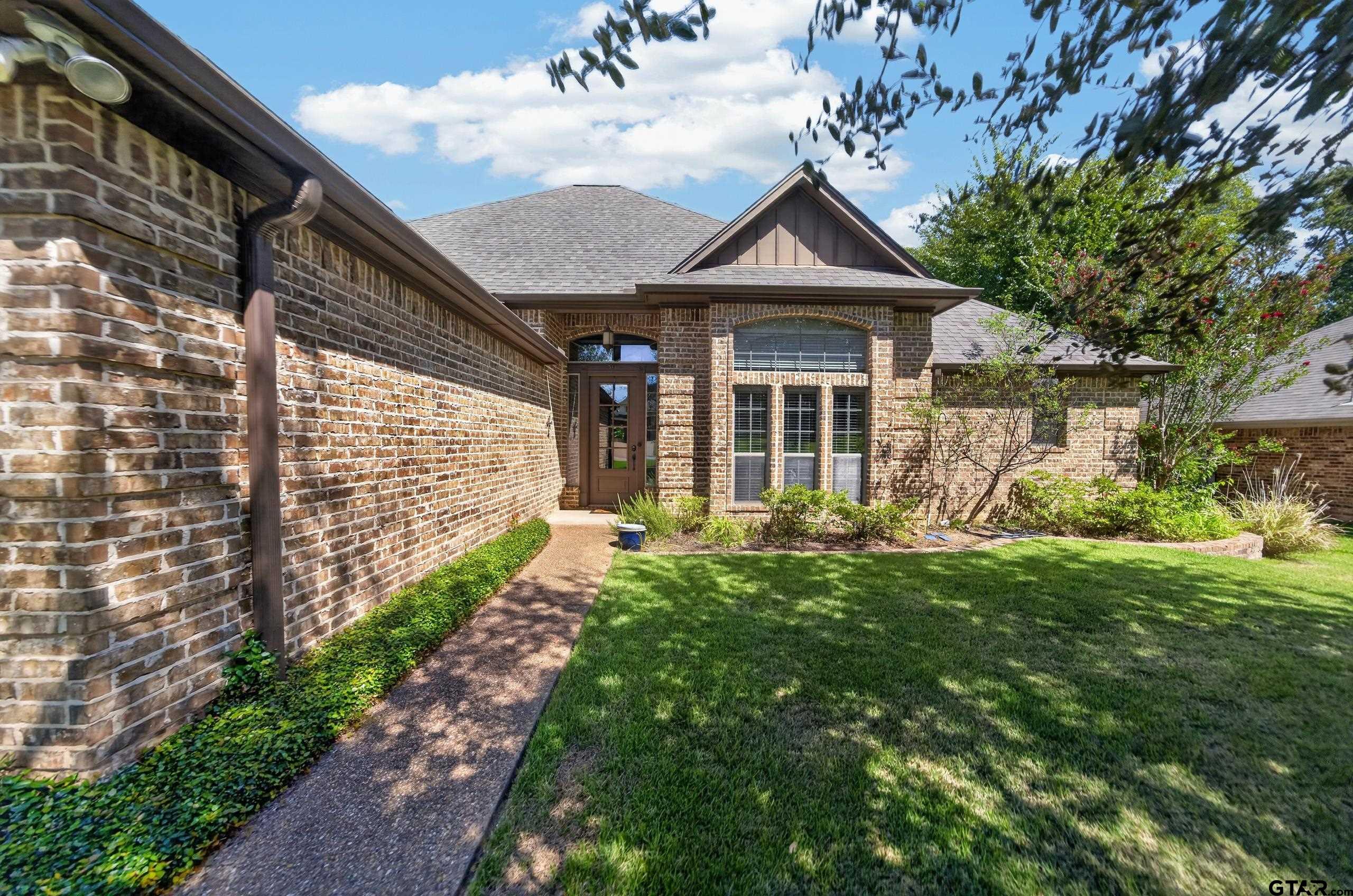 511 Southcreek Property Photo 1