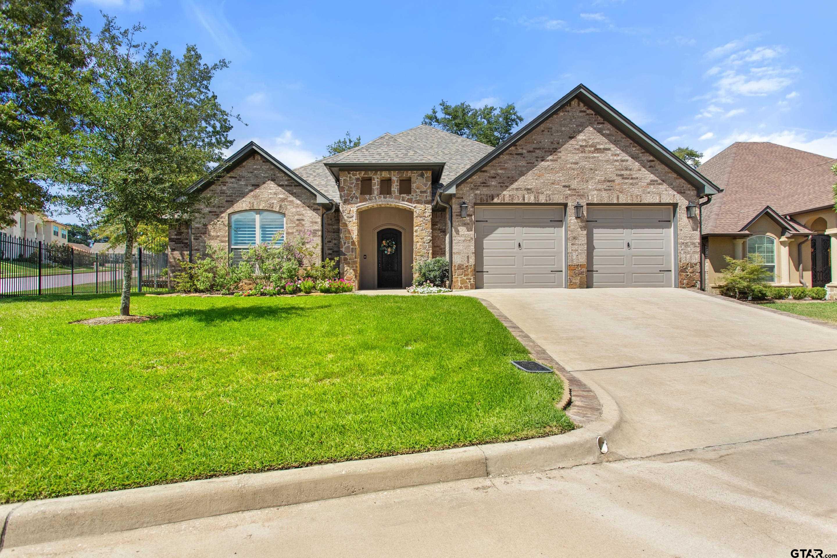 7559 Cross Gate Way Property Photo 1
