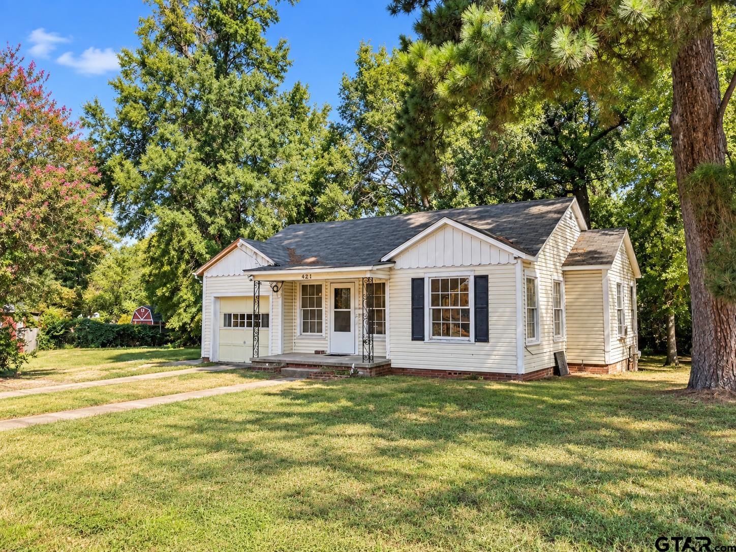 421 Larry Property Photo 1