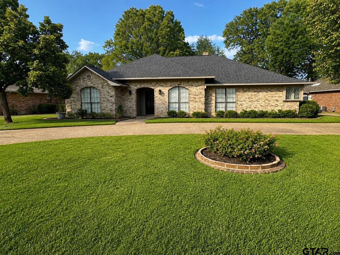 5908 Plantation Dr. Property Photo 1