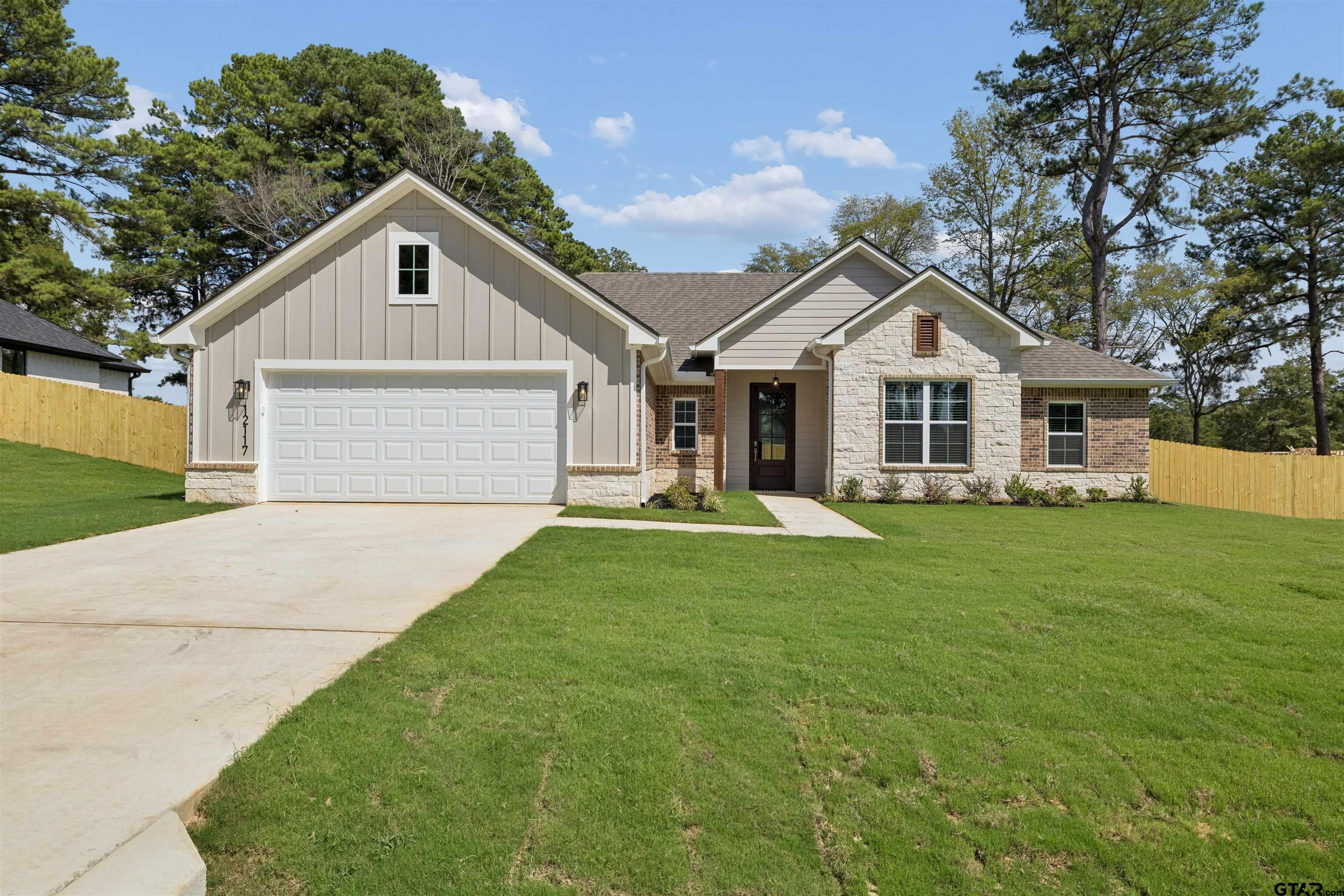 12117 Pinecrest Dr Property Photo 1