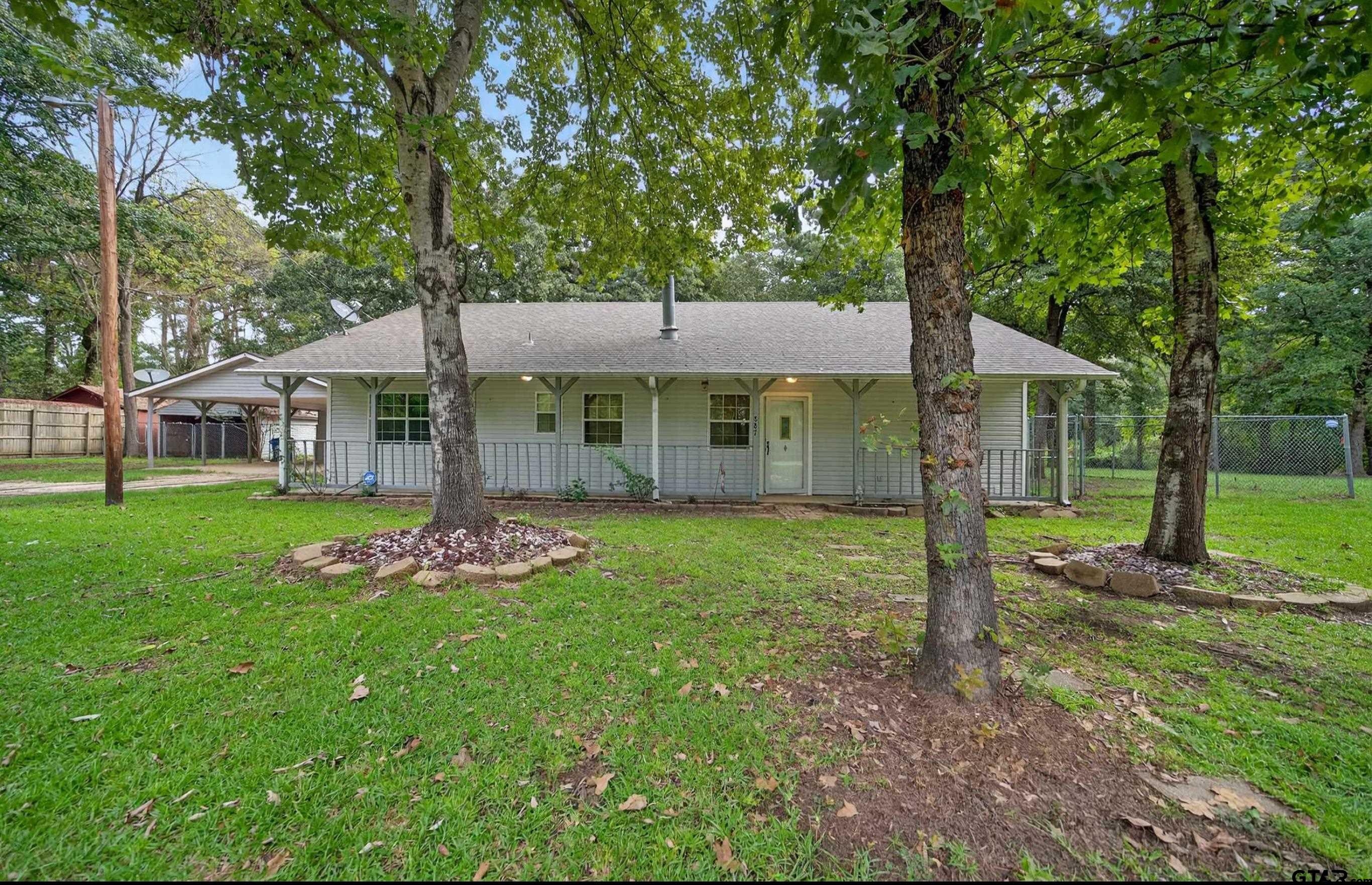 887 Janis Dr. Property Photo 1