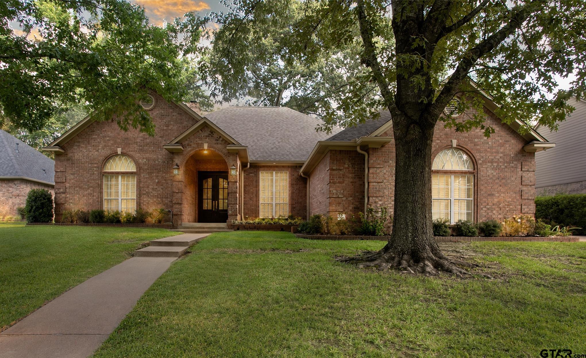 1413 Holly Creek Drive Property Photo 1