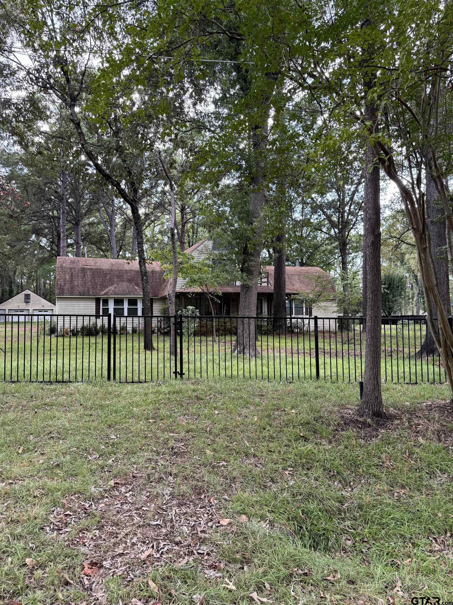 18032 N Lakeview Dr. Property Photo 1
