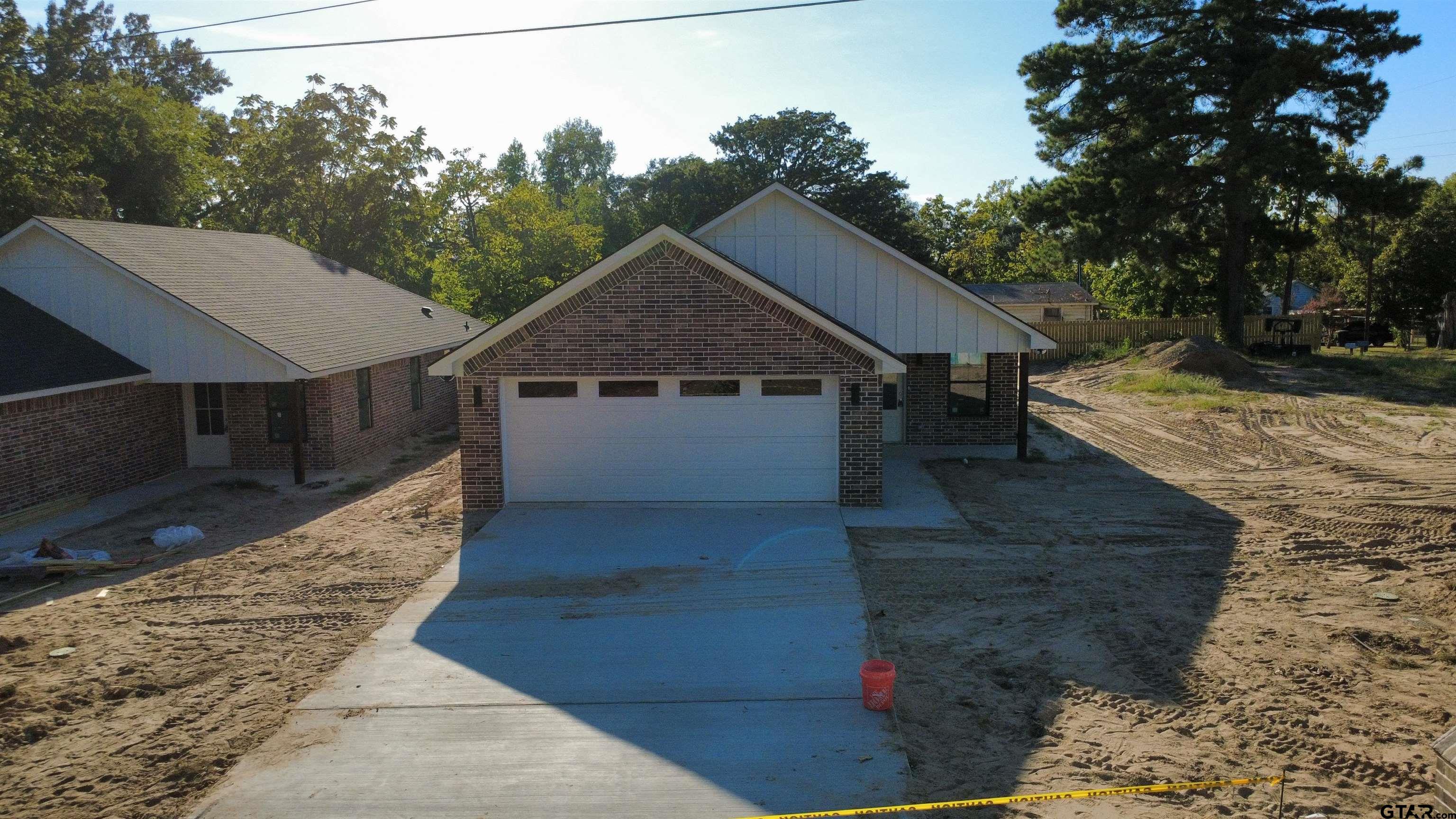 2903 Oliver St. Property Photo 1