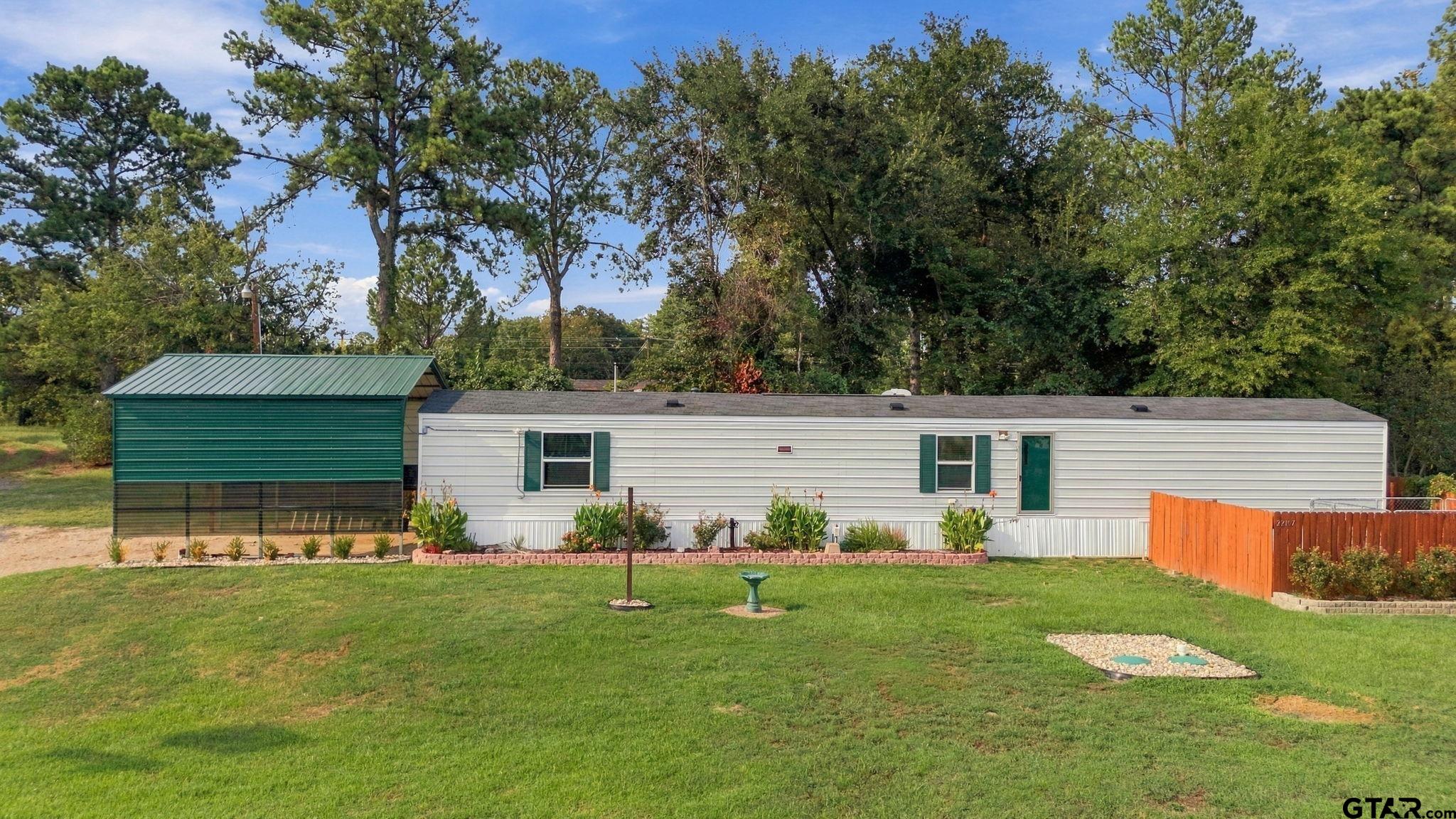 22107 Lakewood Dr Property Photo 1