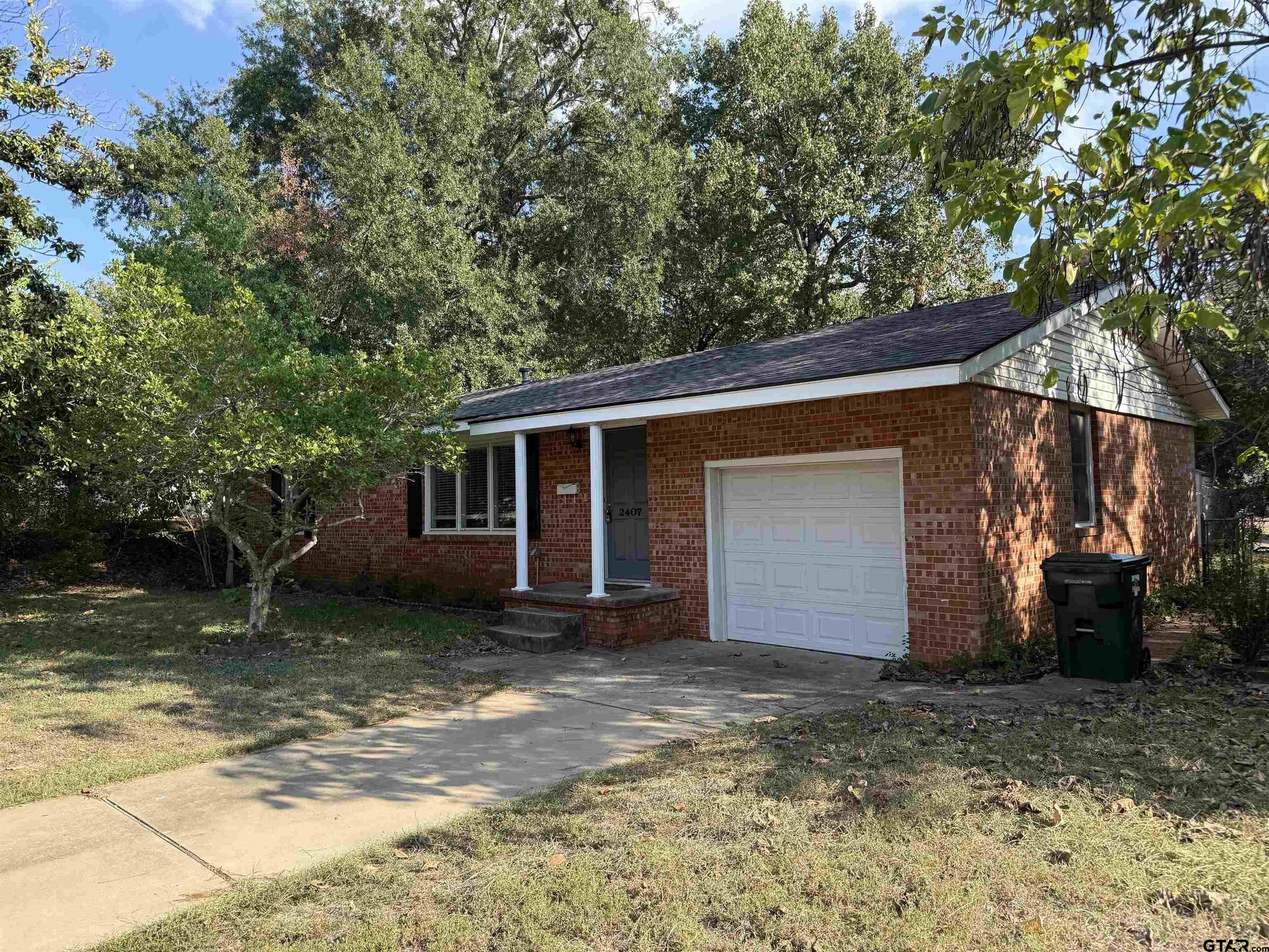 2407 Rodge Property Photo 1