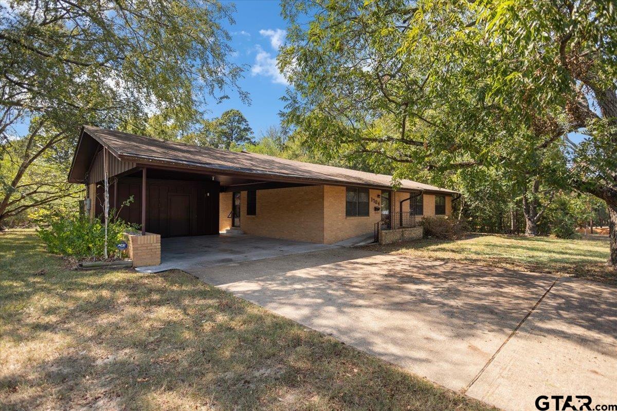 1704 W Duval Street Property Photo 1