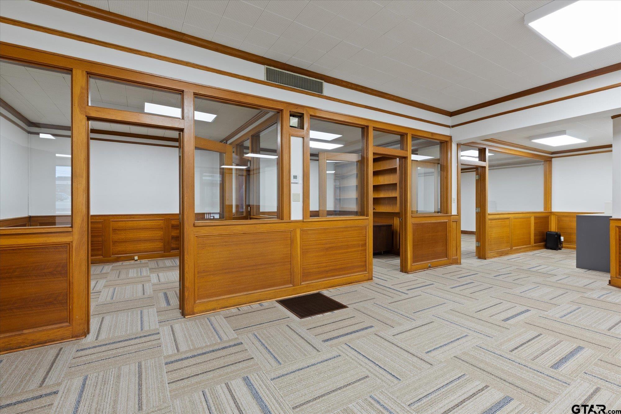 107 W Rusk Property Photo 4
