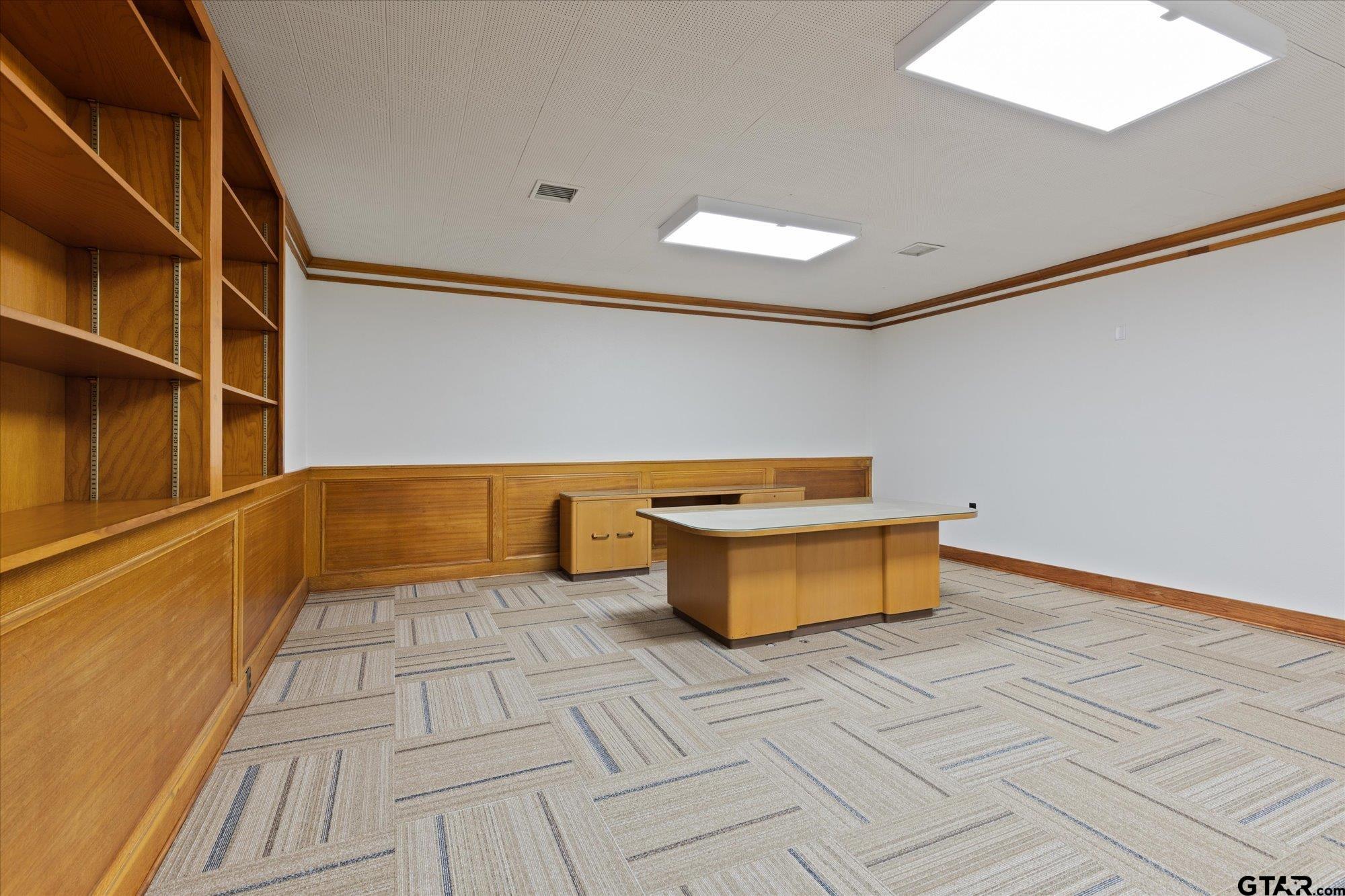 107 W Rusk Property Photo 7