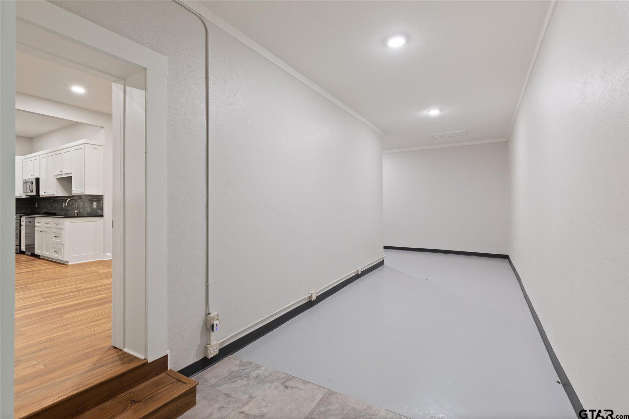 107 W Rusk Property Photo 10