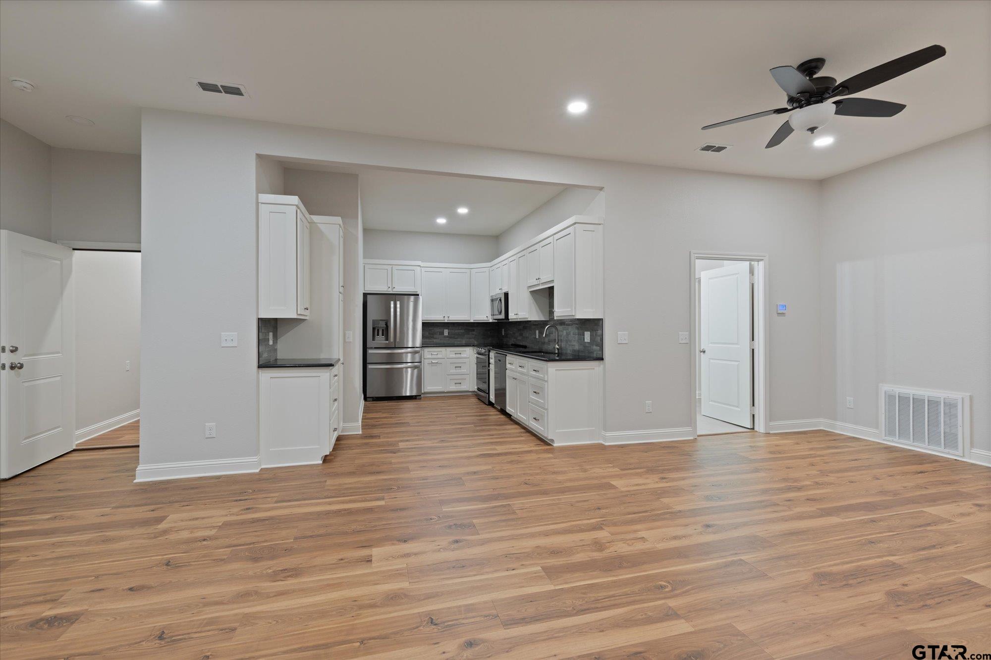 107 W Rusk Property Photo 11