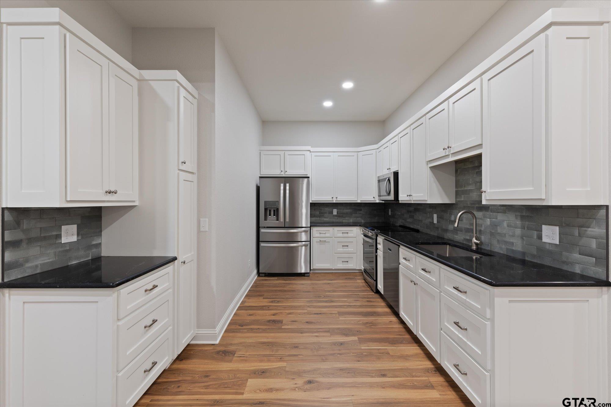 107 W Rusk Property Photo 12