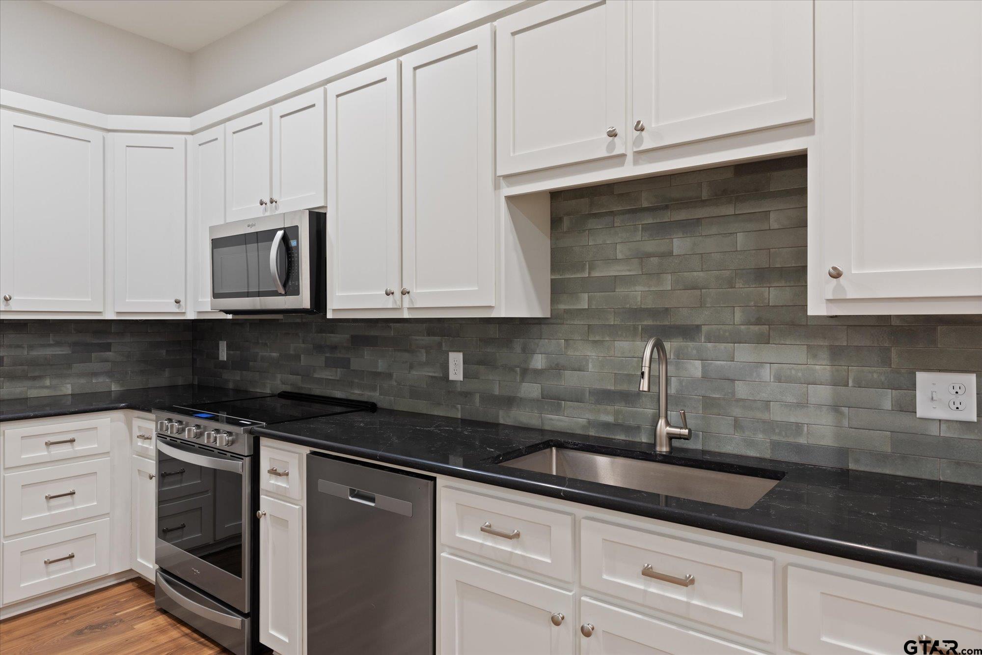 107 W Rusk Property Photo 13