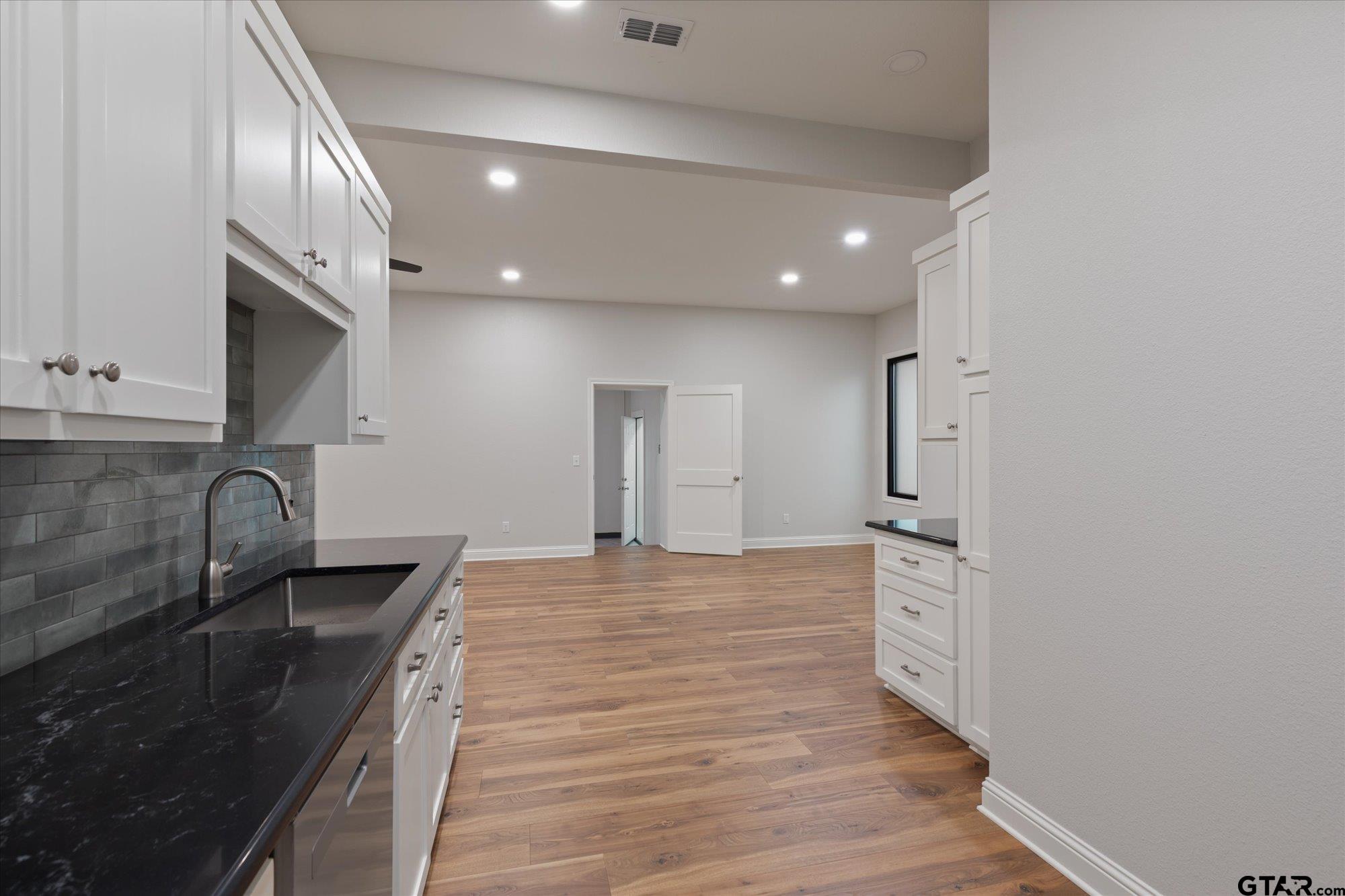 107 W Rusk Property Photo 14