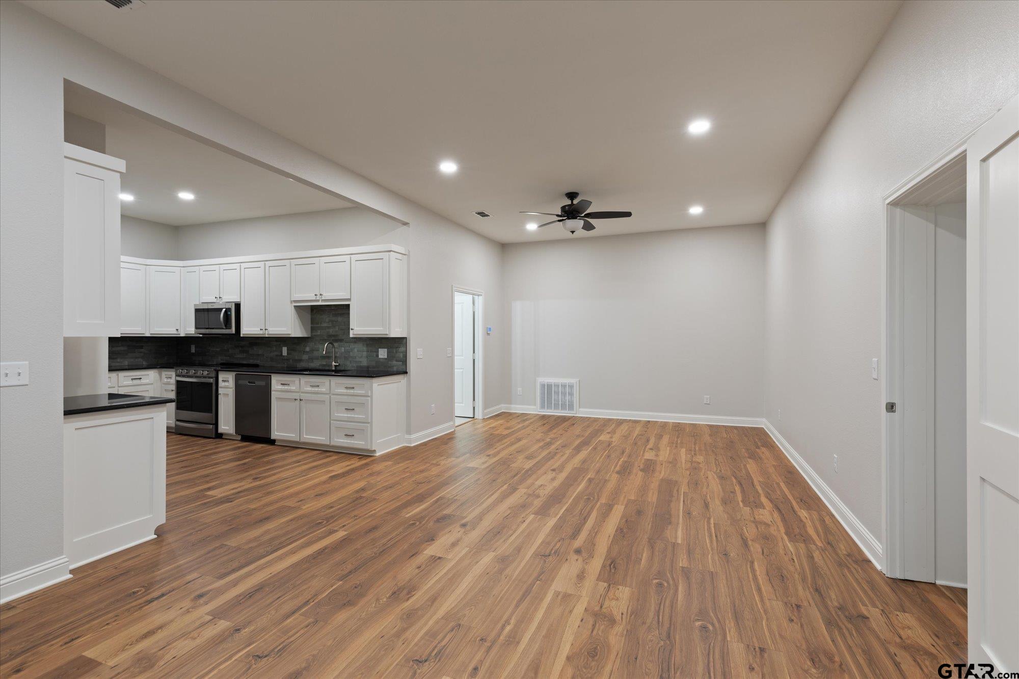 107 W Rusk Property Photo 15