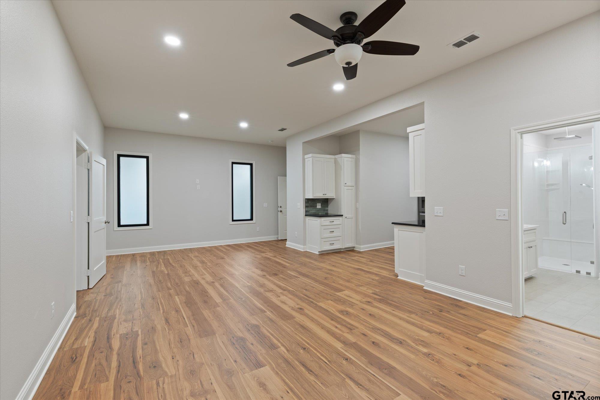 107 W Rusk Property Photo 16