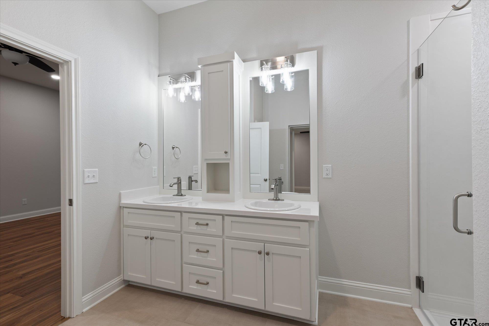 107 W Rusk Property Photo 18