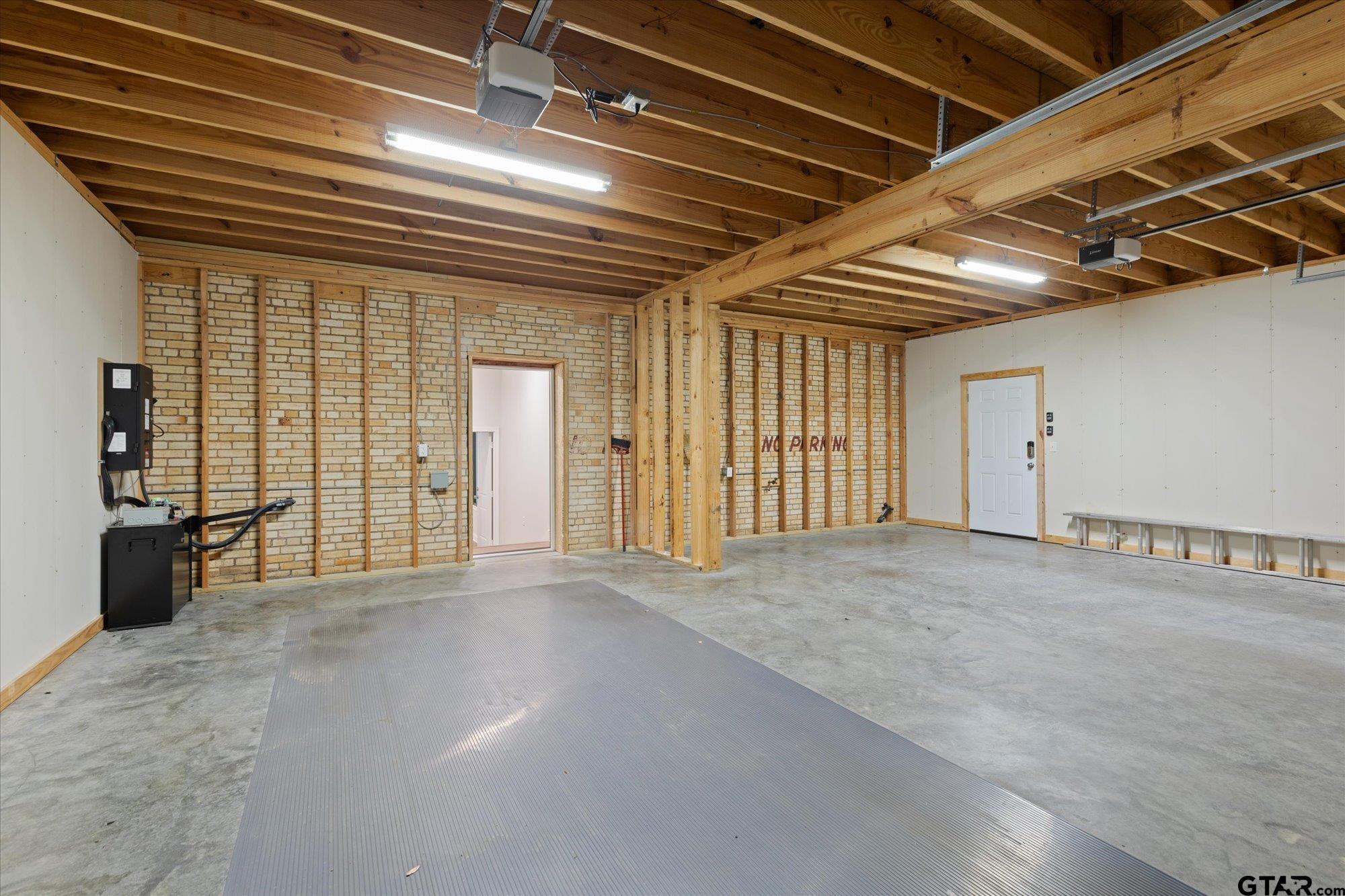 107 W Rusk Property Photo 22