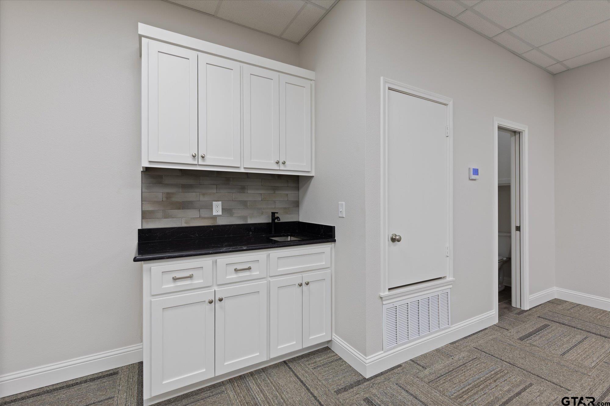 107 W Rusk Property Photo 24