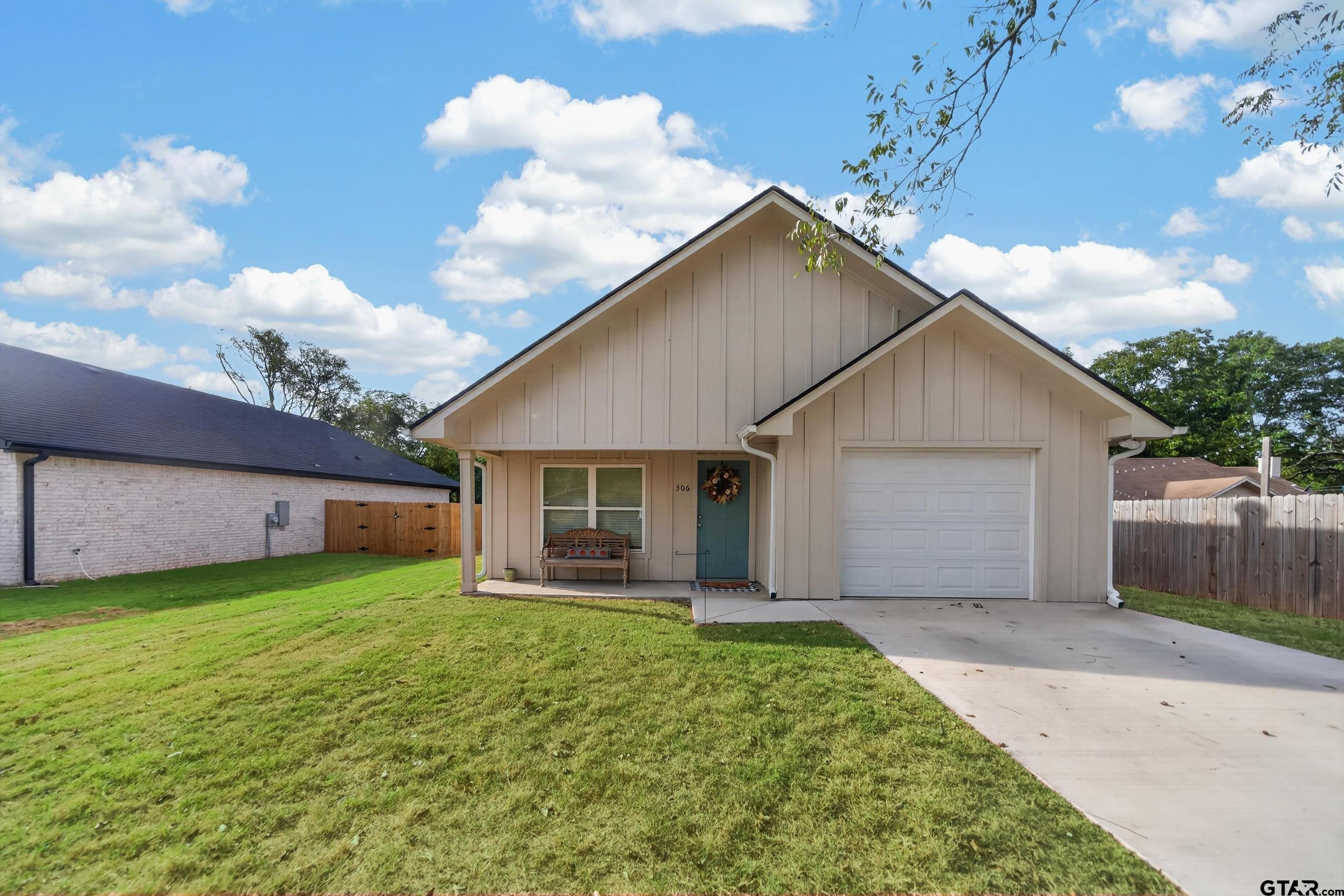 306 W Tarbutton Property Photo 1
