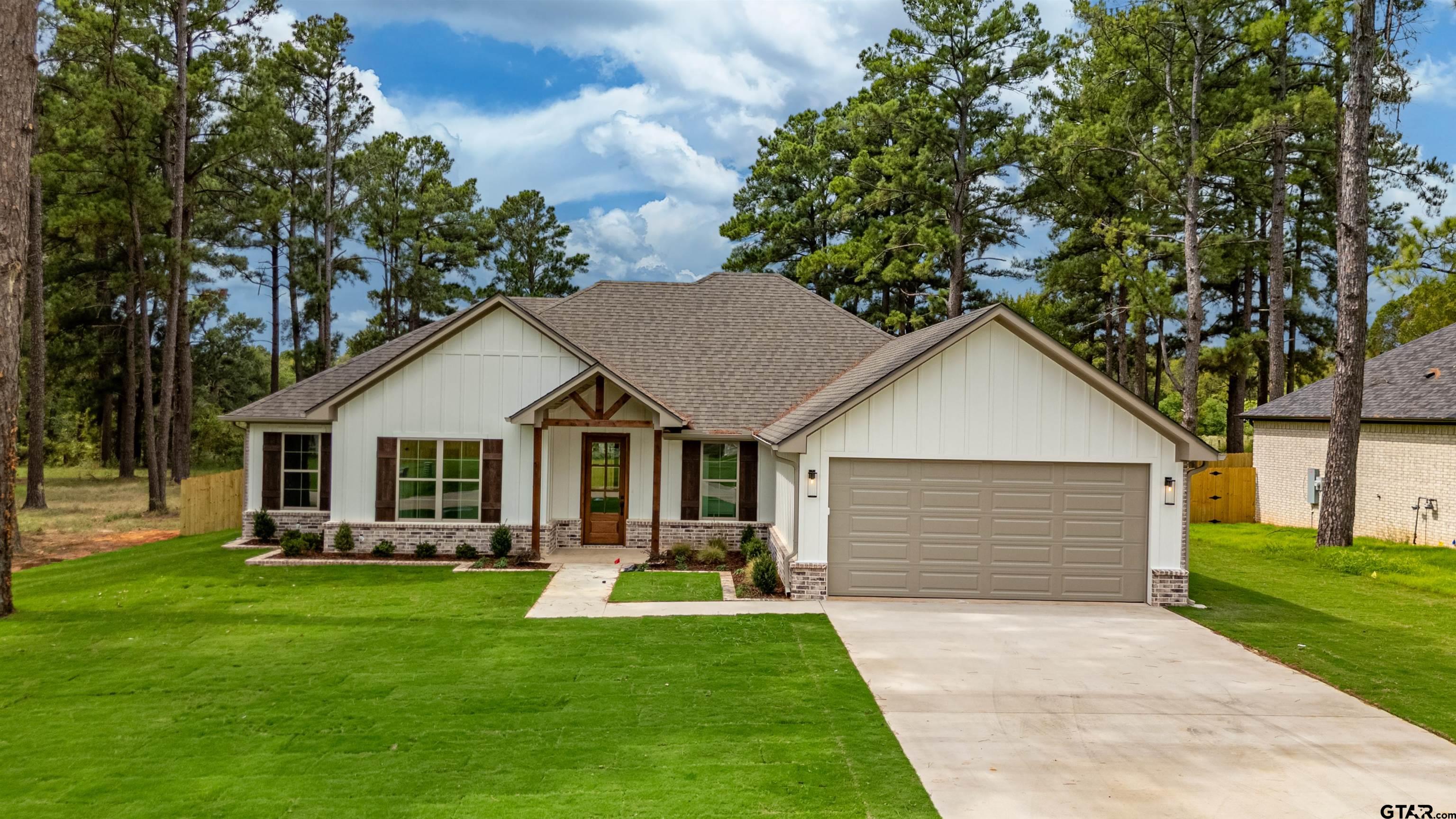 12124 Pinecrest Drive Property Photo 1