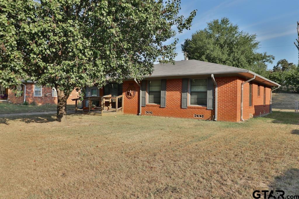 2402 Sampson Drive Property Photo 1