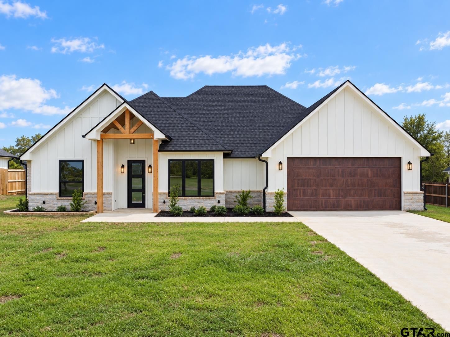 15648 Property Photo 1