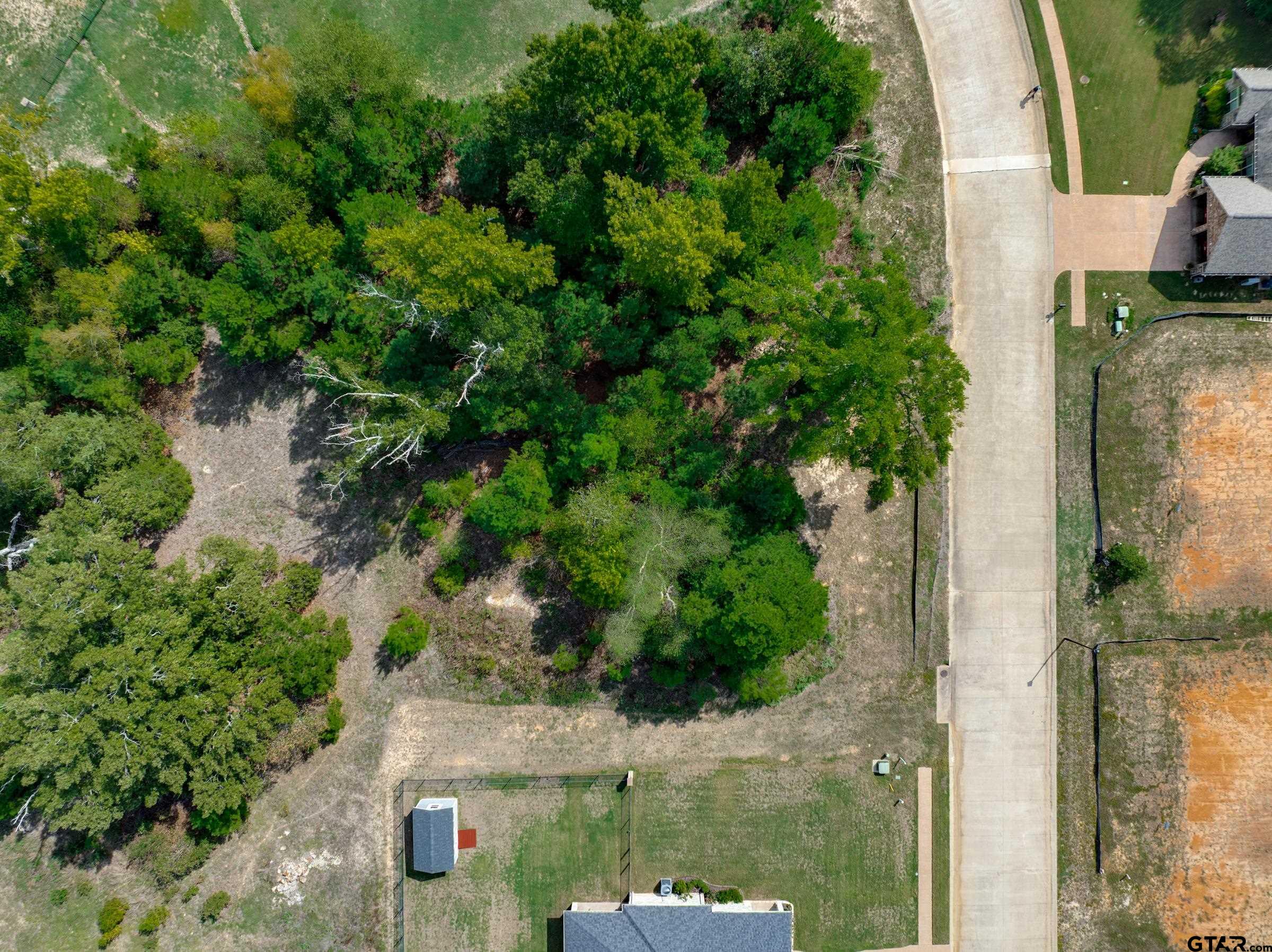 1605 Courtland Ln Property Photo 6