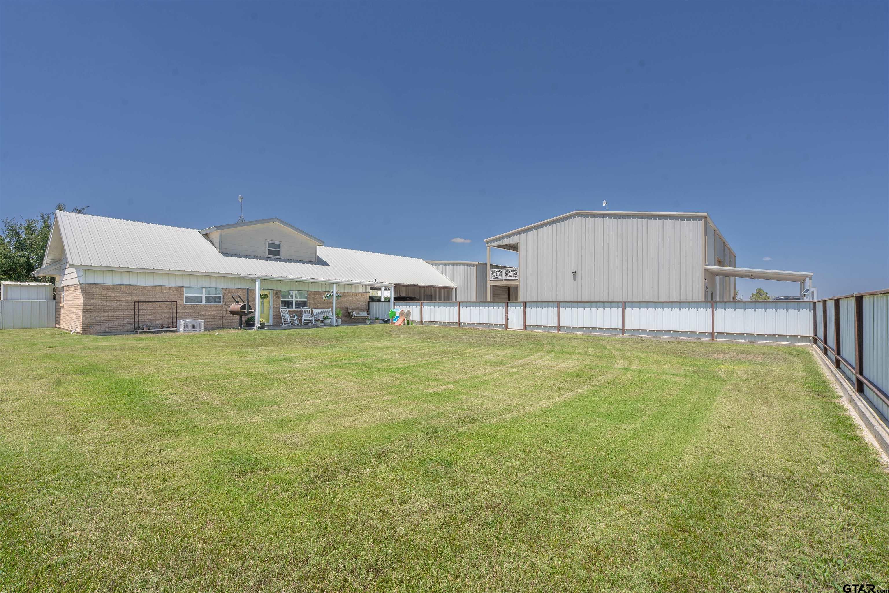 6523 N Sparta Avenue Property Photo 1