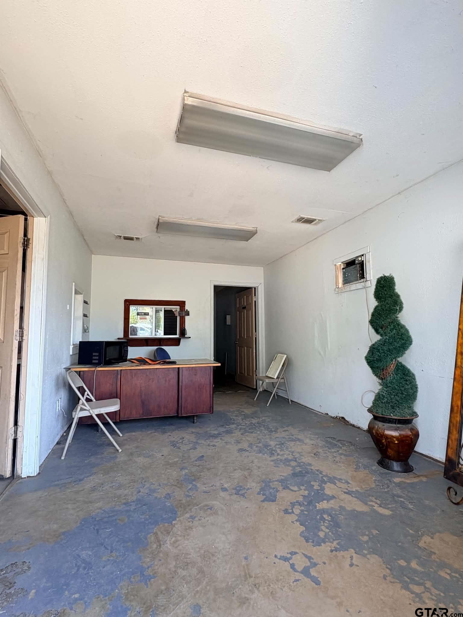 415 E 16th Property Photo 23