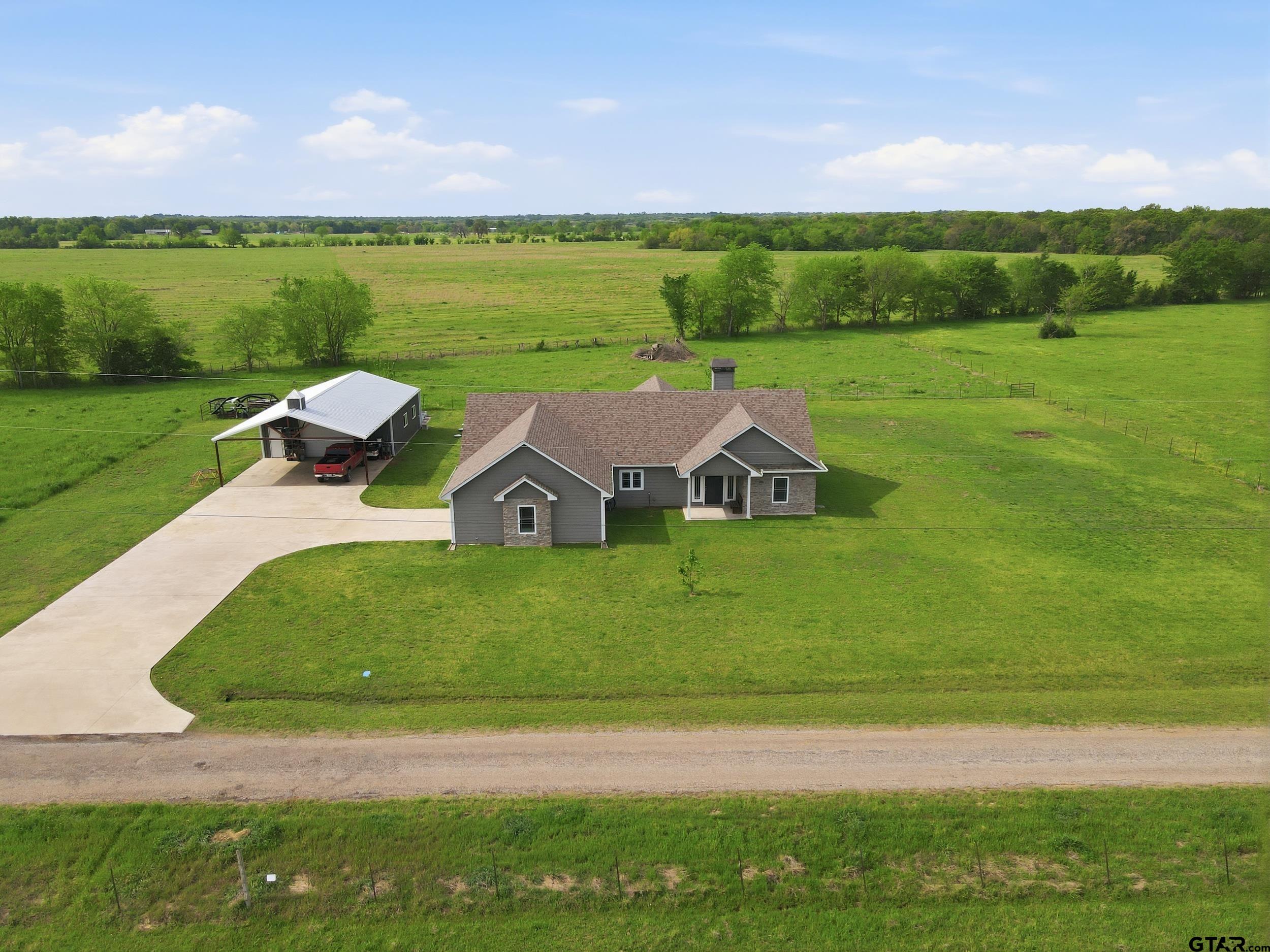 800 Ne County Road 2150 Property Photo 1