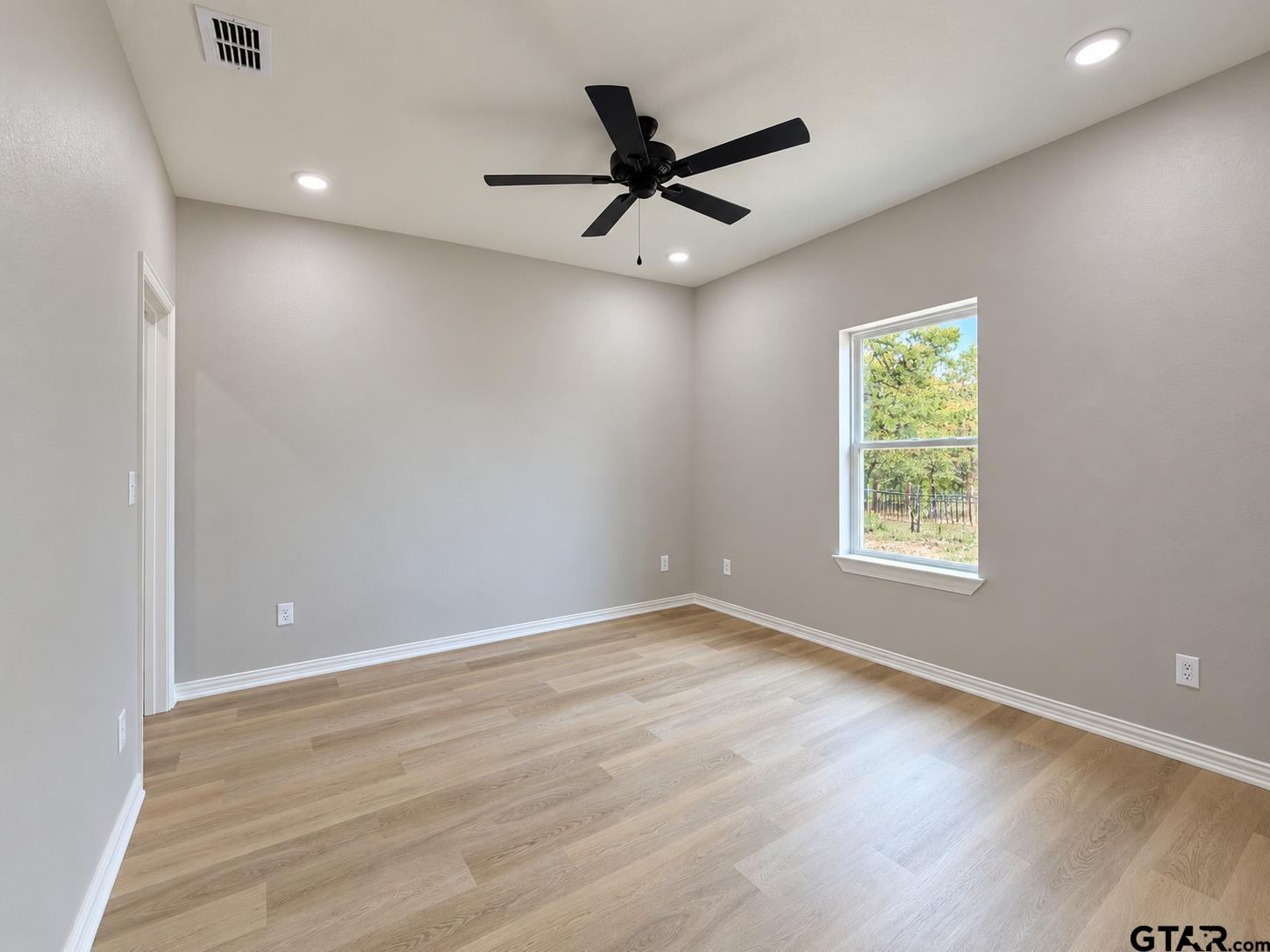 15416 Fm14 Property Photo 14