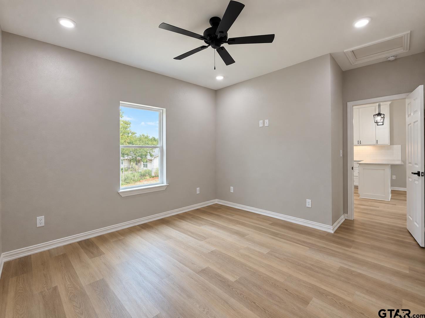 15416 Fm14 Property Photo 23